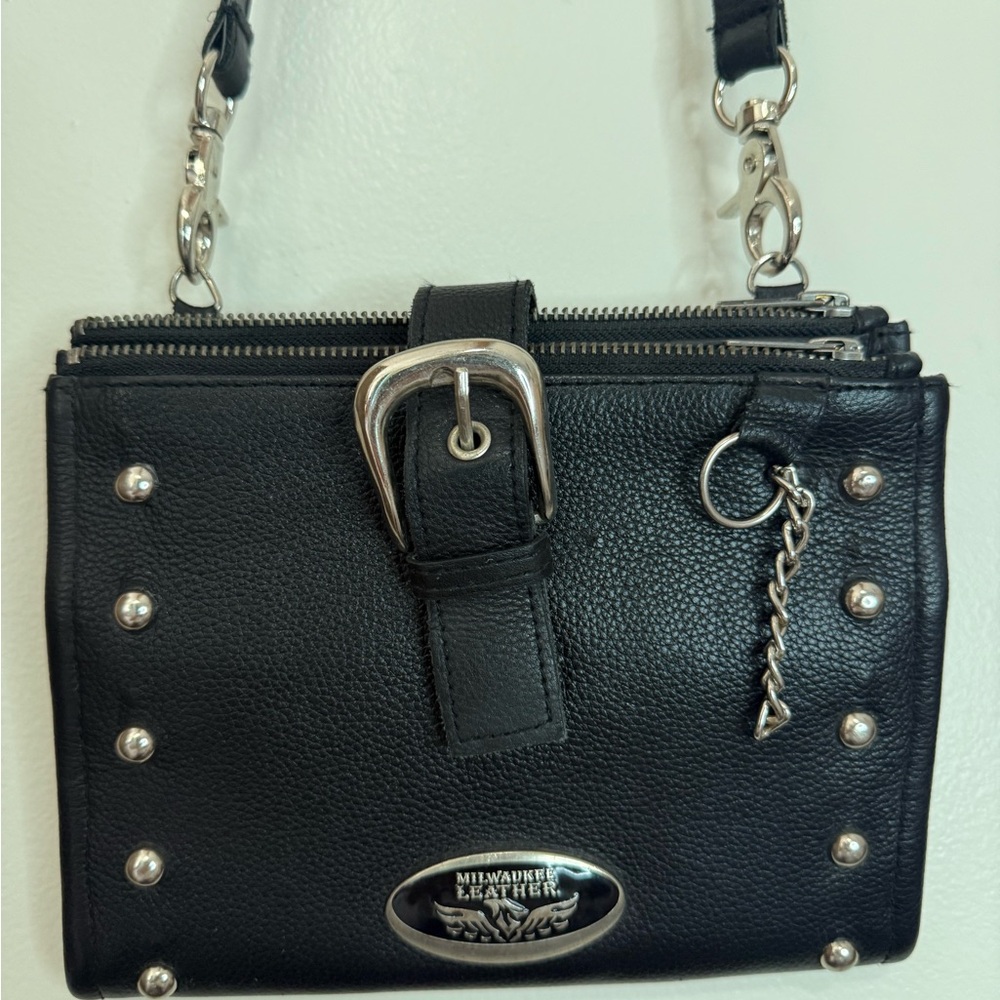 Milwaukee, leather small Black Crossbody Bag  silver hardware triple compartment - Picture 4 of 13